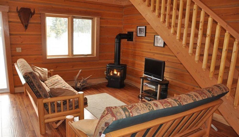 Kicking Horse Kabins Golden Extérieur photo