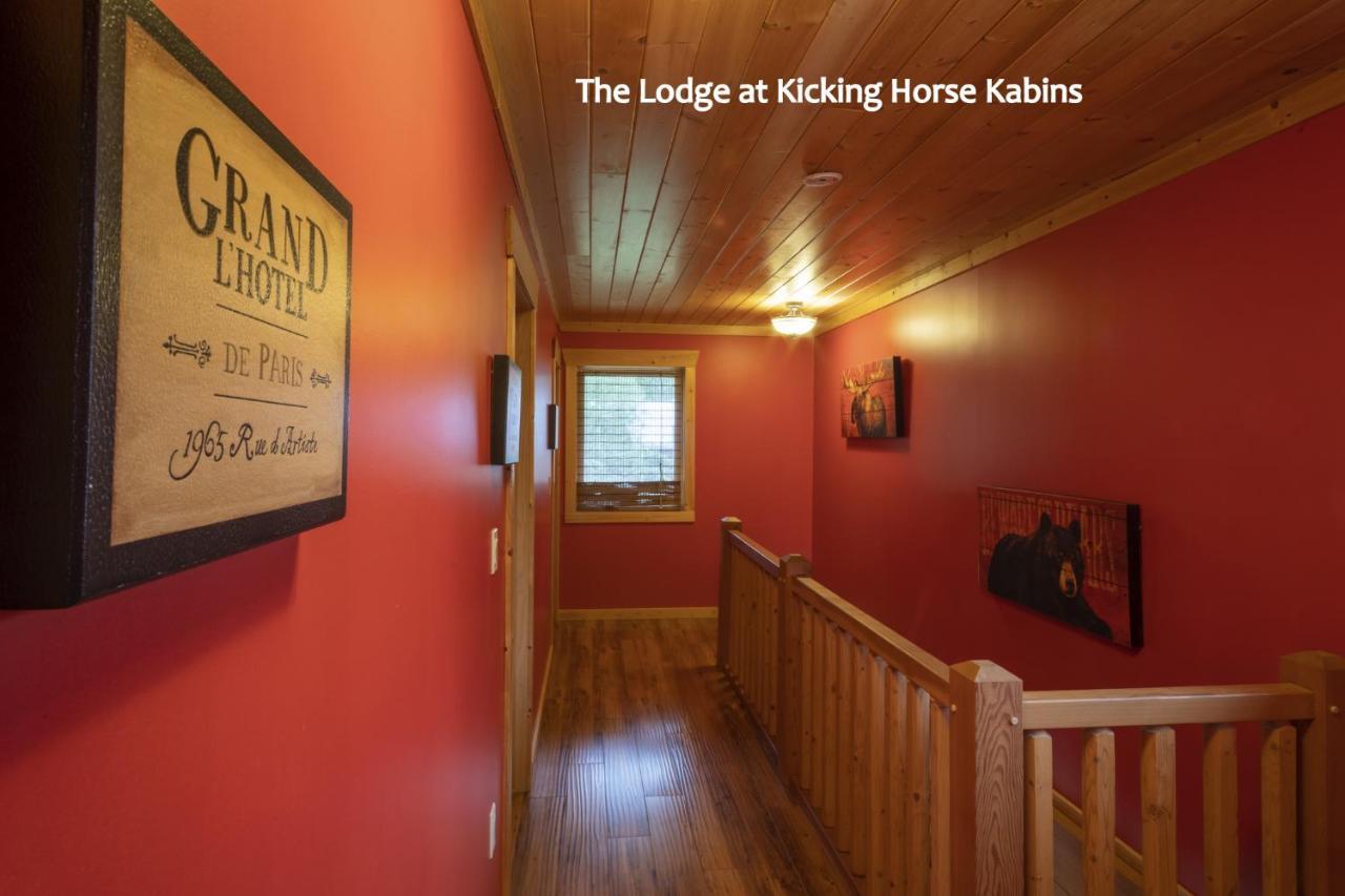 Kicking Horse Kabins Golden Extérieur photo
