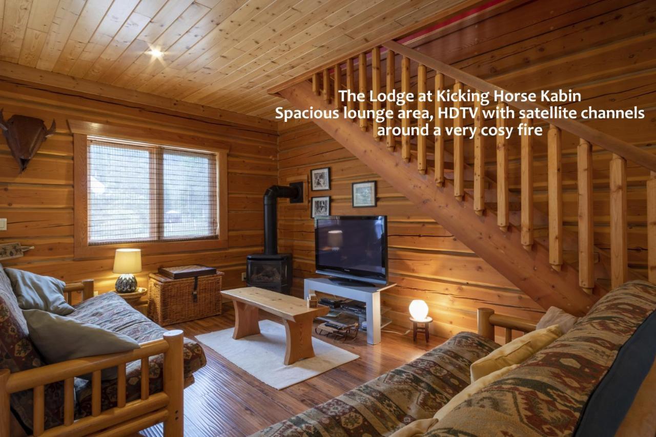 Kicking Horse Kabins Golden Extérieur photo