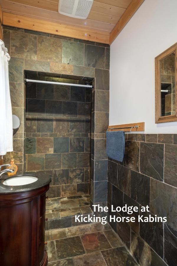 Kicking Horse Kabins Golden Extérieur photo